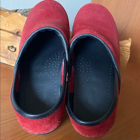 Sanita Red Suede Leather Pro Professional Clogs - Picture 7 of 7